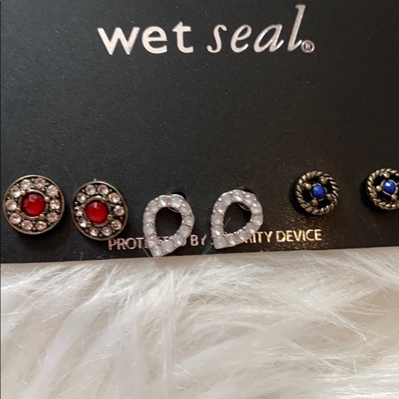 New without tags wet seal earrings - Picture 4 of 14